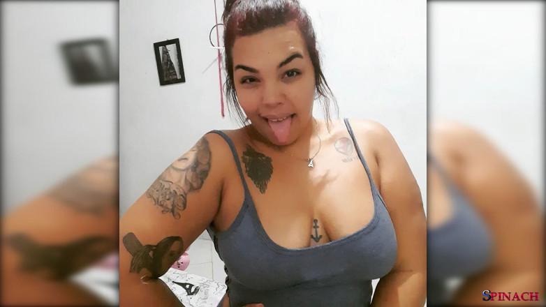 Spinach: Sexy a nadržená africká Latinoameričanka masturbuje