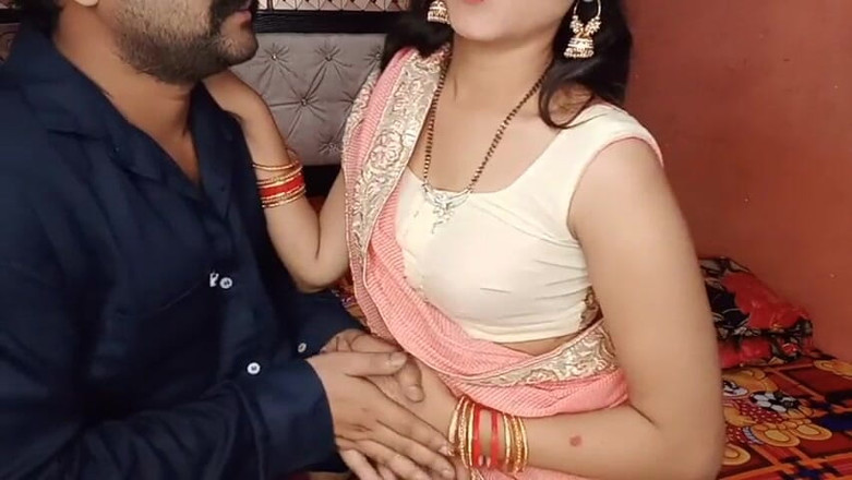 cuteindiancpl21: Un couple indien baise dans une chambre à coucher