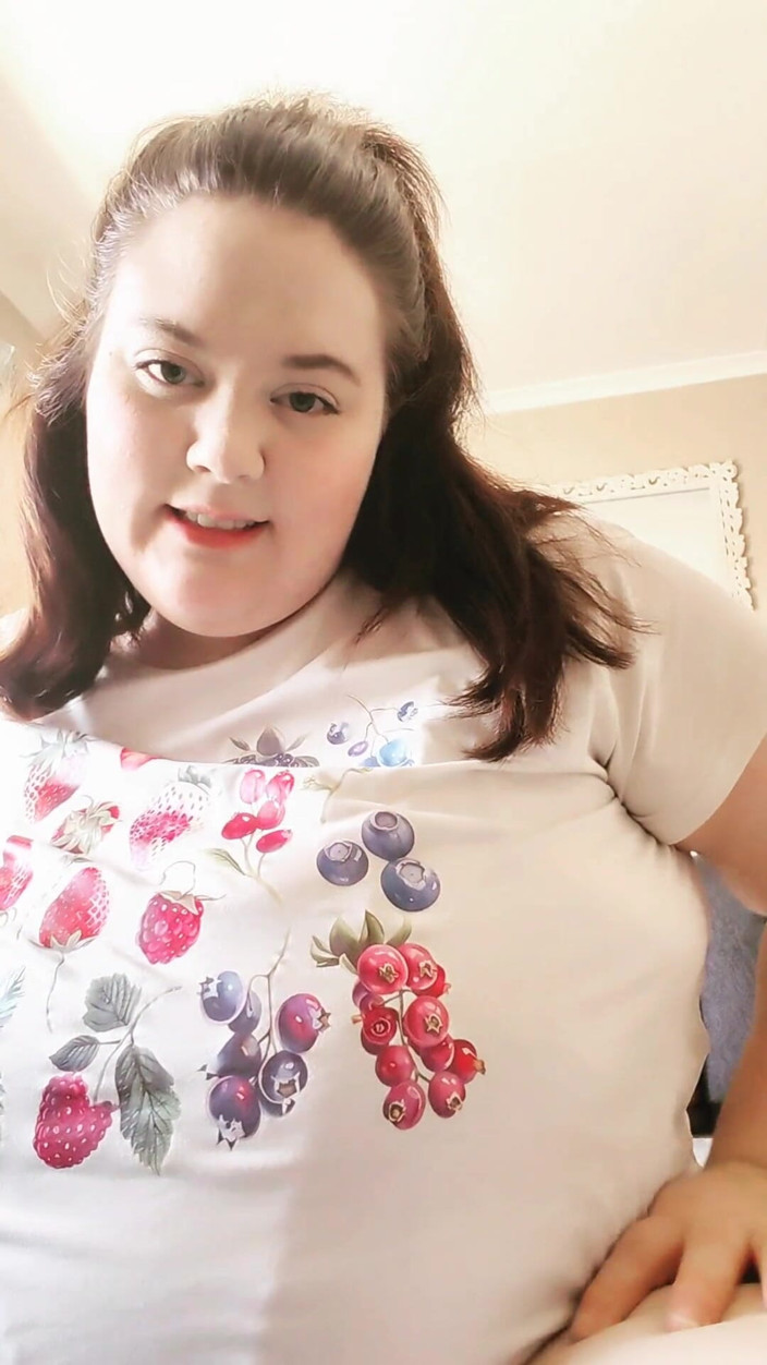 Aliceqii: 섹스하고 싶어하는 거대한 젖탱이의 POV 베이비시터