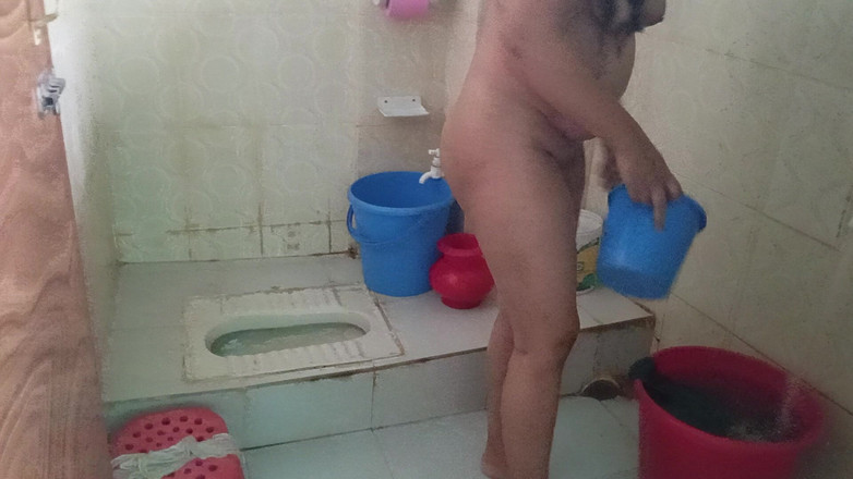 Sumahomesex: Bhabhi thay váy trong nhà vệ sinh, tôi quay video...