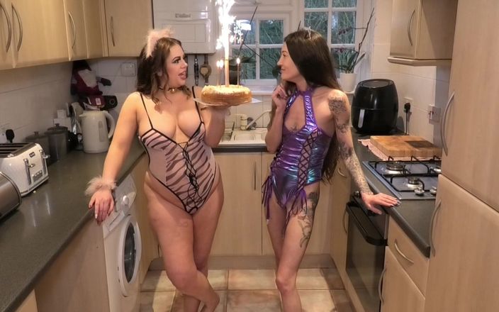 Catalia's lesbian filth: मेरे जन्मदिन केक पर बैठना