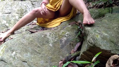 QueenSonali: Utomhus interracial grov sex i en skog mellan en indisk...