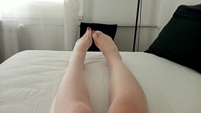 Translady54: Discuție sexy despre labă cu picioarele sâmbătă după-amiază