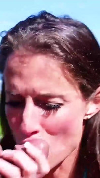 Ohromující puma Sofie Marie šuká hardcore na veřejné pláži