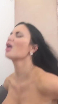 Jasmine jae si cewek hot rambut pirang dientot habis-habisan sama kontol besar pria rambut pirang