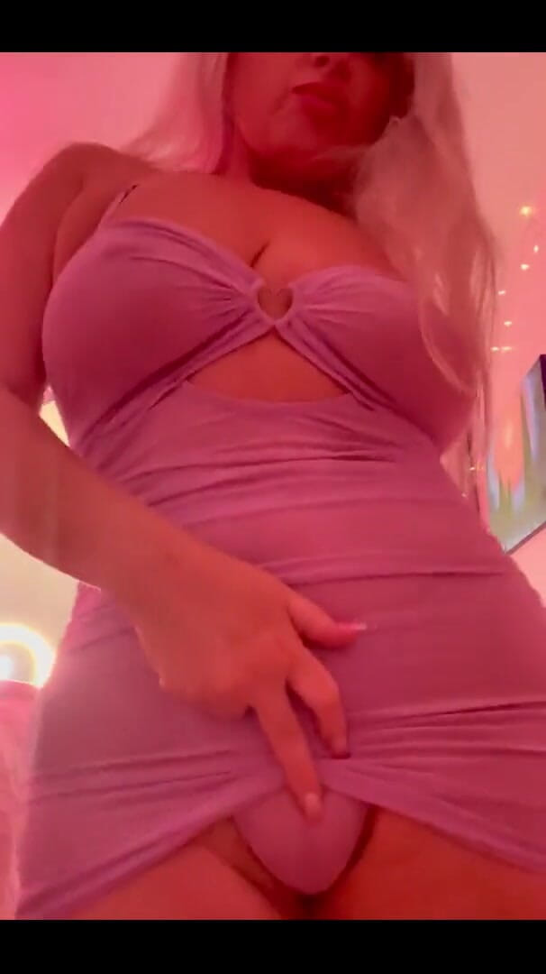 PaintedRose: Besame más labios y caderas solo por ti te cuidaré