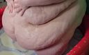 SSBBWLadyBrads: Gigante ssbbw deusa derrama leite em si mesma pt 1