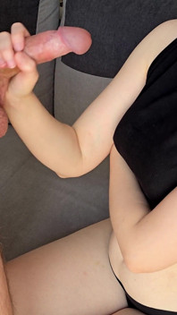 그는 내 최고를 너무 좋아해서 그가 너무 빨리 사정했어! 옷을 입고 핫한 조기 사정!