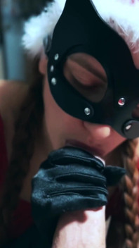 Holiday Heel Fetish: Santa Girl’s Wild Ride & Boot Cumshot