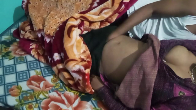 Manjushukla: Pareja india en video romántico