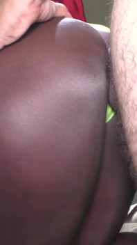 Afro Drobná kundička bere velkého ptáka a velkou nálož