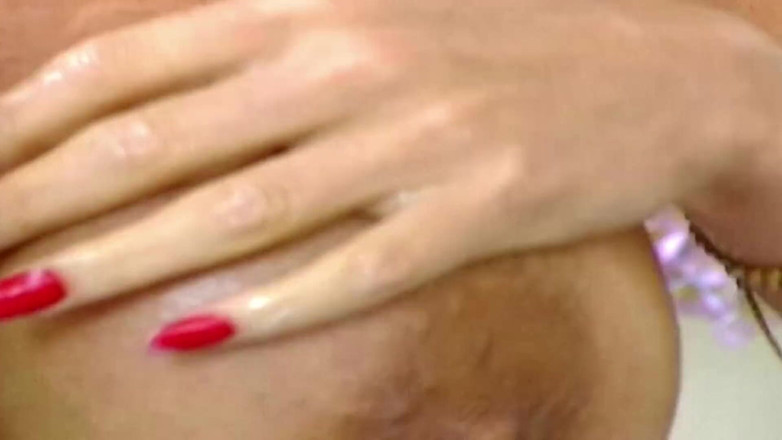 Lesbian Stories: Peituda milf brincando com morenas cu ao ar livre