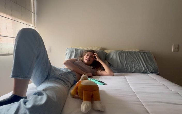 scarlettandc: 两个女孩在一个最好的朋友聚会上玩得很开心