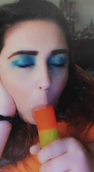 Nikki Danzig: SSBBW slut practicing oral skills