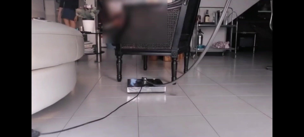 Yvonne: Sorpresa Da Un Guardone a Causa Dei Miei Piedi Sexy