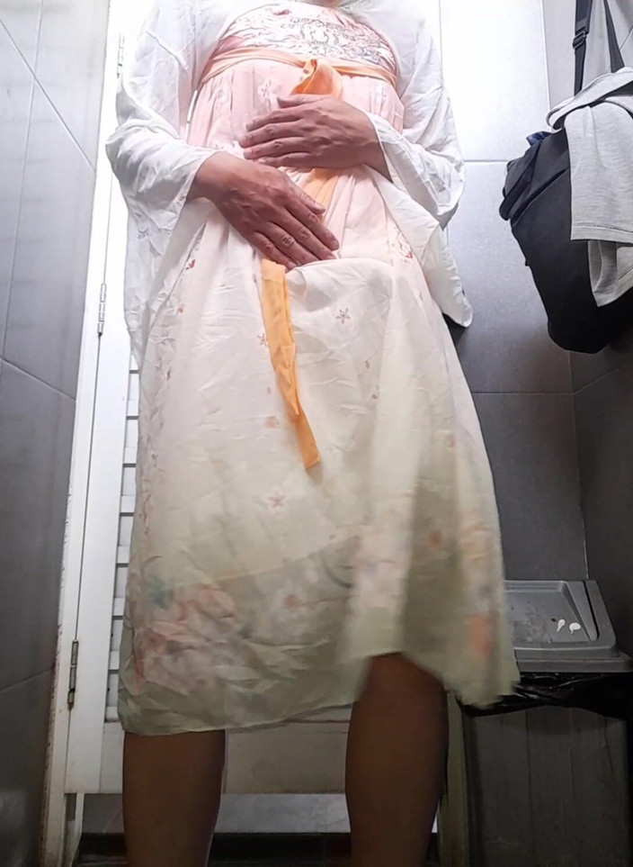 Naomisinka: Crossdresser sperma na sobě roztomilé čínské hanfu šaty