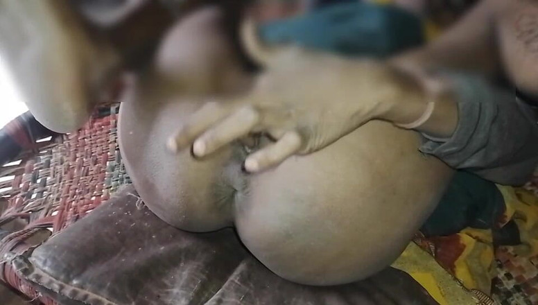 Deshi girl 9: Chi raffredda la figa del villaggio Di bhabhi