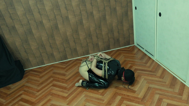 ushirosugatanomiki: Agente femminile in prigione-fuga-