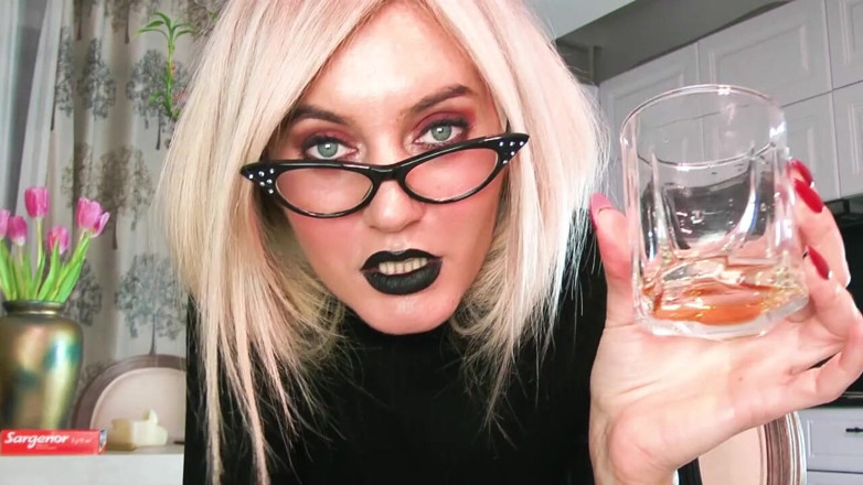 Goddess Celine: Dominación de pantimedias