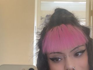 Bambi Fae: 私が悪い、汚い小さなふしだらな女になるのを見てください