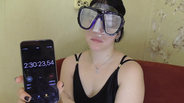 Anna Sky: 4 heures de masque de plongée et pipe