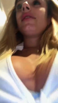 Rubia Tatuada Con Grandes Tetas Y Coño Peludo Se Masturba En El Baño De Mcdonald Y Luego Se Mete Los Dedos Hasta El Orgasmo