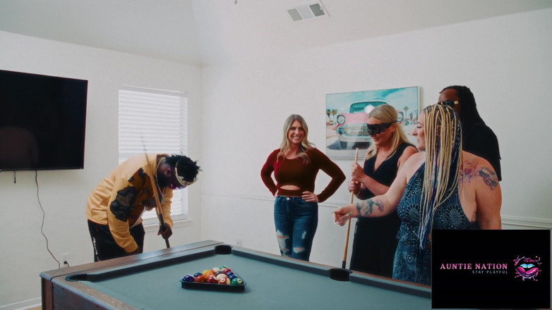 Auntie Nation: Недільний шматок