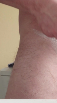 Carmen Nylon Boy rakar sitt könsområde
