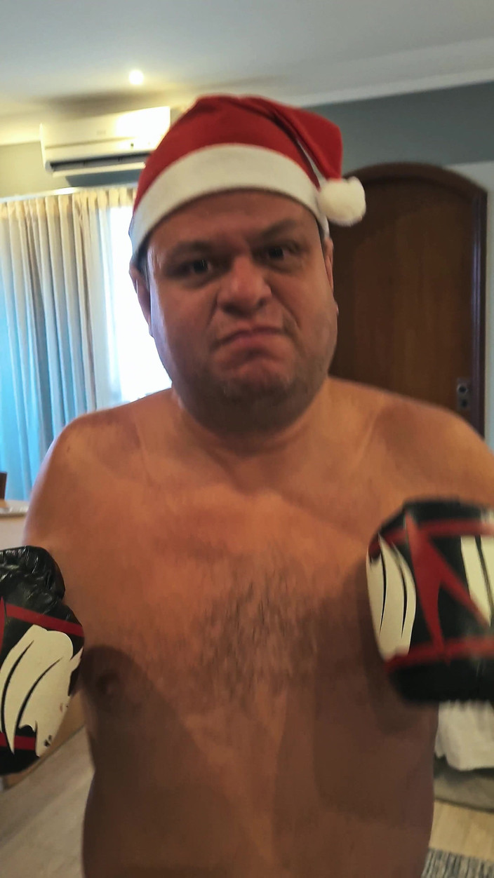 Punchbagplz: Santa Boxer: Ketukan Natal POV