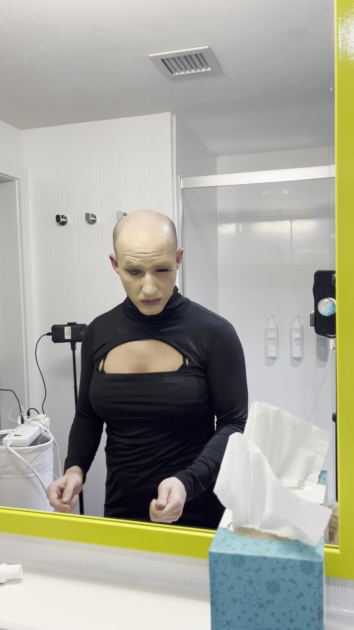 Sissy Bailey Wilde: Transformação masculina para loira beleza feminina
