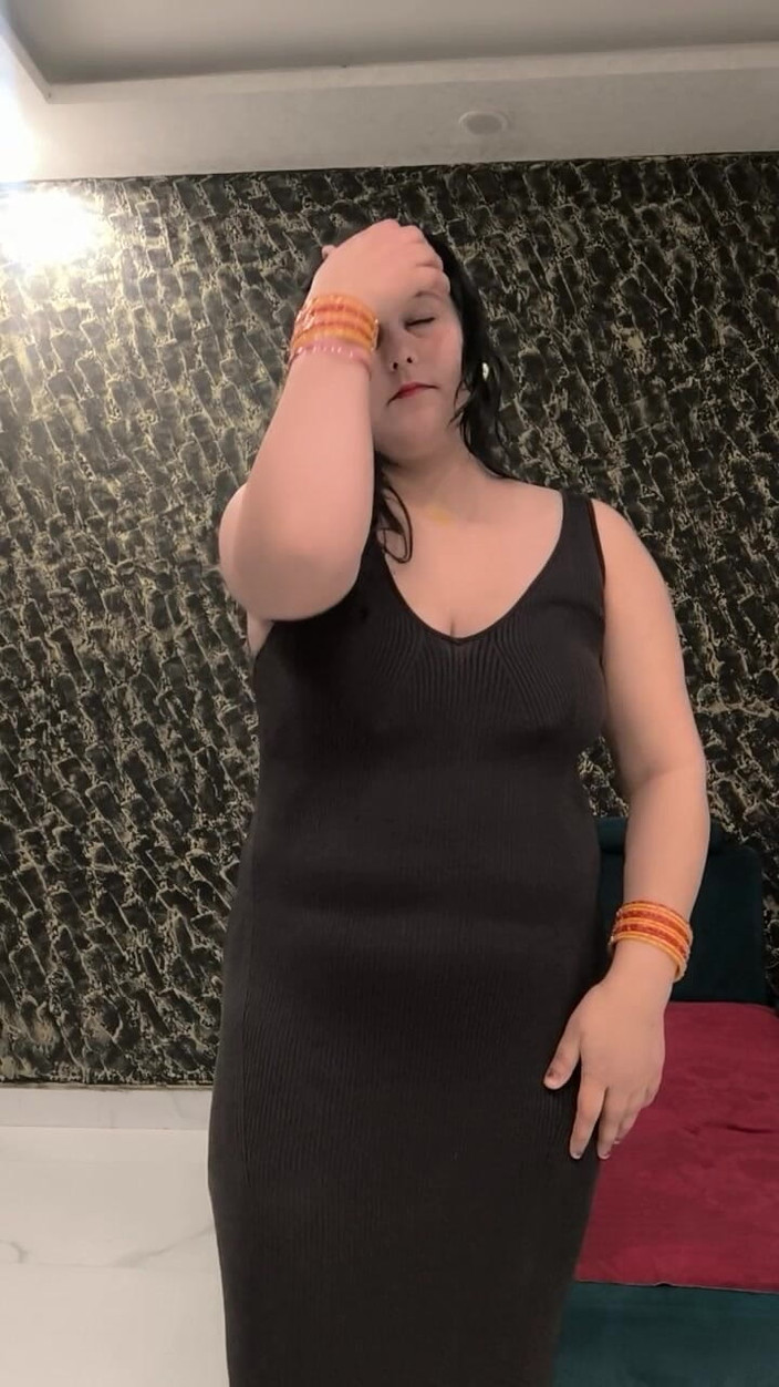 Puja555: 큰 젖탱이를 가지고 노는 Puja Bhabhi