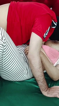 La mia calda tettona indiana bhabhi mi seduce quando studiavo