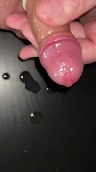 Sacudir mi pequeña polla del prepucio hasta que me corro - cámara lenta