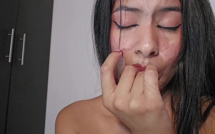 LissaWiild: Look My Pussy in Your Face.