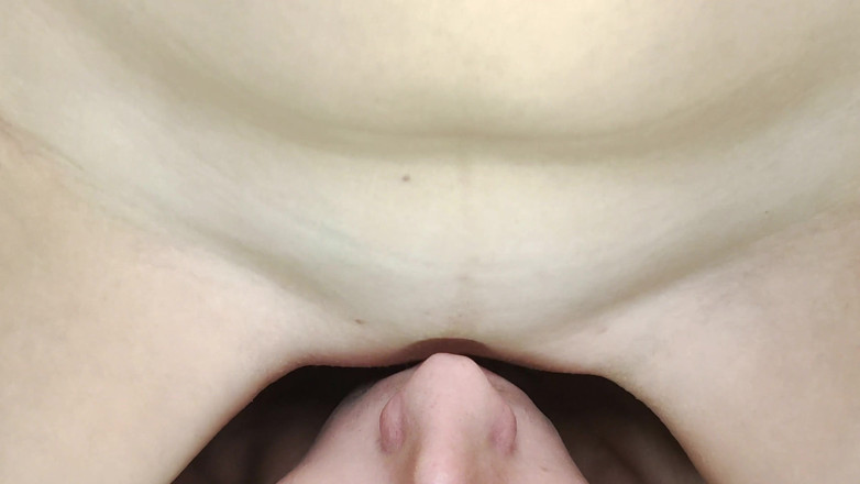Nipple Stock: Âm hộ ướt át trượt trên lưỡi của người đàn ông