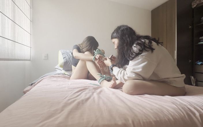 scarlettandc: 내 노예에게 복종하는 법을 보여줘