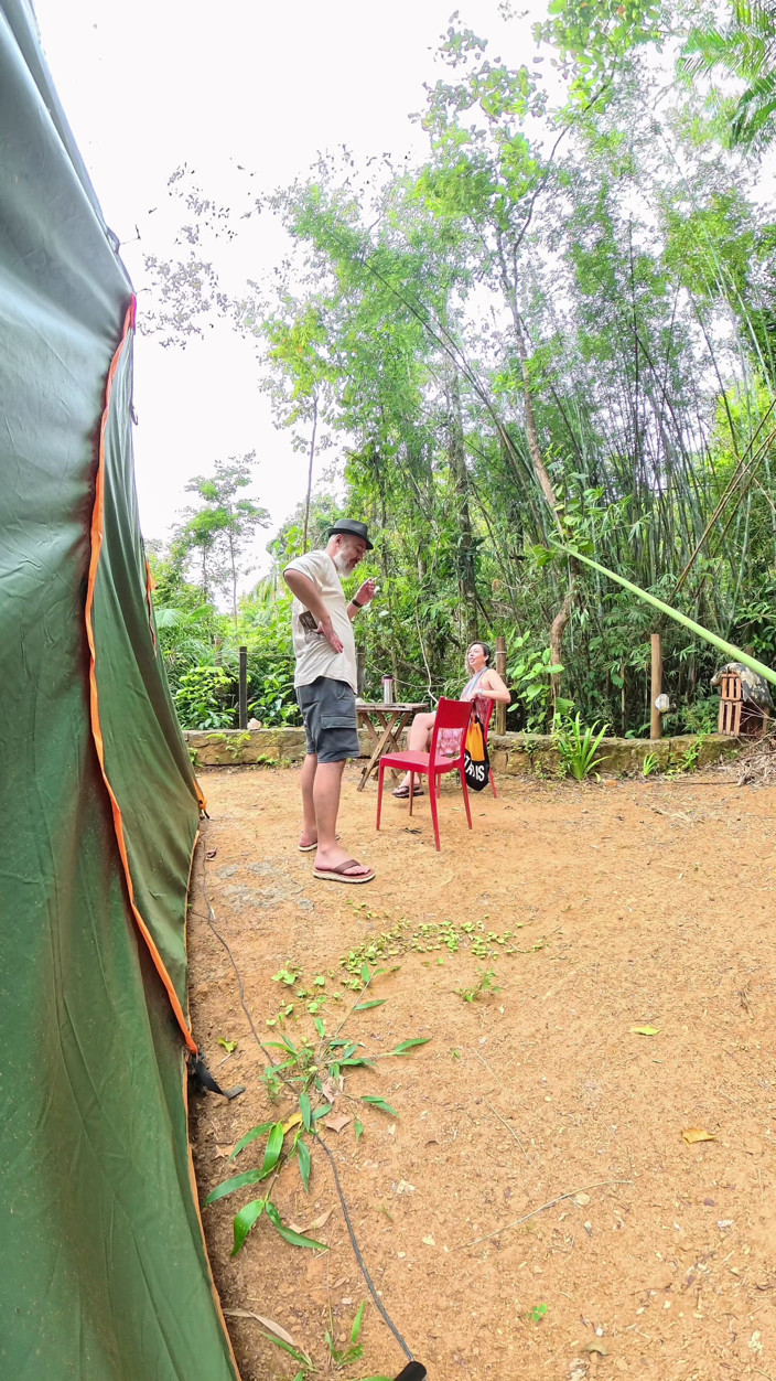 Victor SweetCoupleStories: Fremde haben sex auf einem öffentlichen Campingplatz.