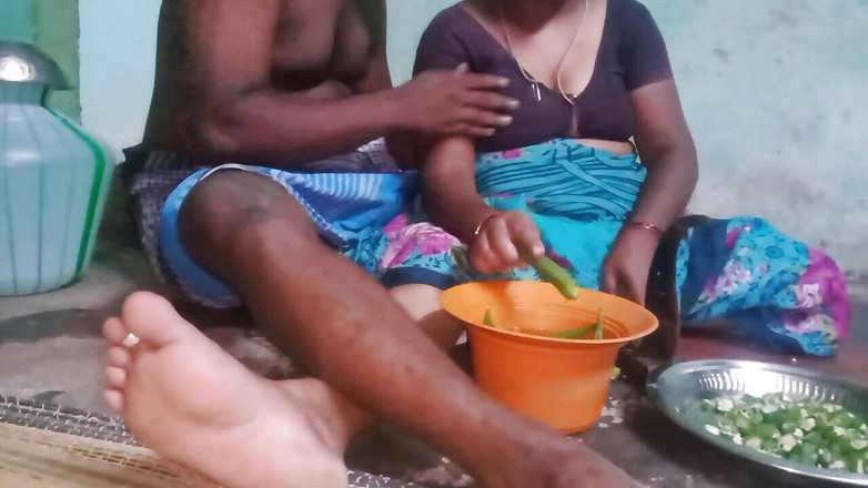 Priyanka314: Hasband si tante seksi dengan toket aduhai lagi asik ngocok...