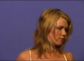 Flash Model Amateurs: Blonde meid stript voor mij
