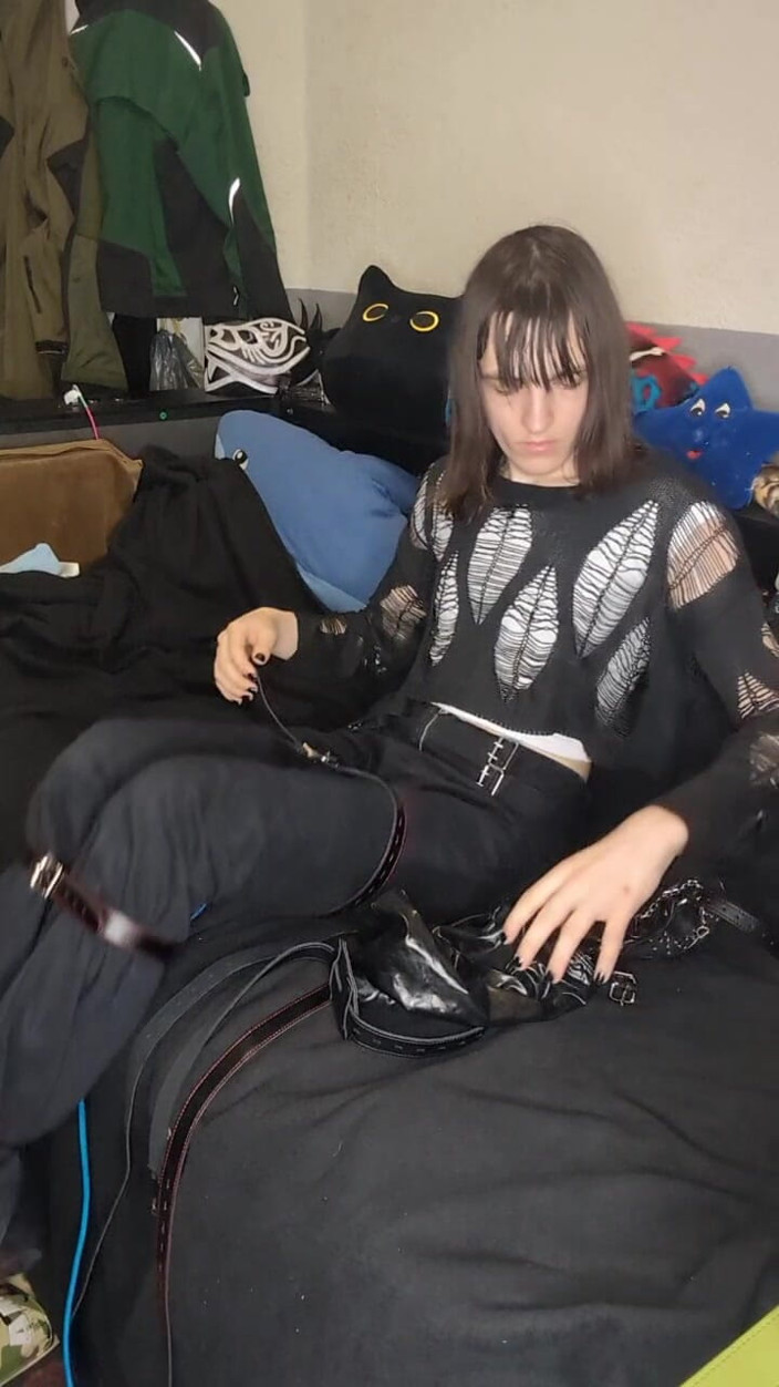 AJ_the_catgirl: Trying Head Harnes Hogtie