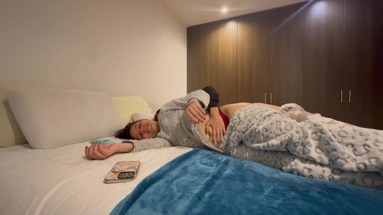 scarlettandc: Vecina care se preface mereu că vrea să fie lesbiană