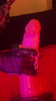Femboy jalang seksi ternganga lubang dengan dildo besar - main punggung berkrim jahat