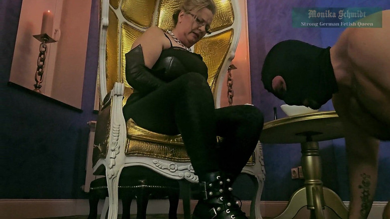 Strict Senz: Monika schmidt femdom nhổ nước bọt nghiền bootworship bằng lời...