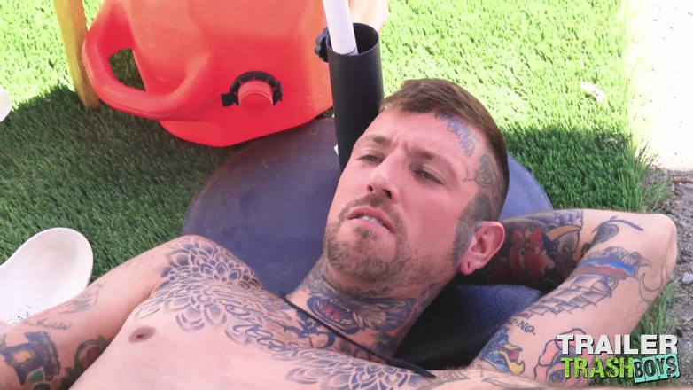 Trailer Trash Boys: Bande-annonce, Jock Joel se fait inséminer par Ryan Sebastian
