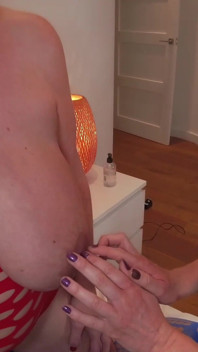 Camilla och Lucy Love anal lesbiska