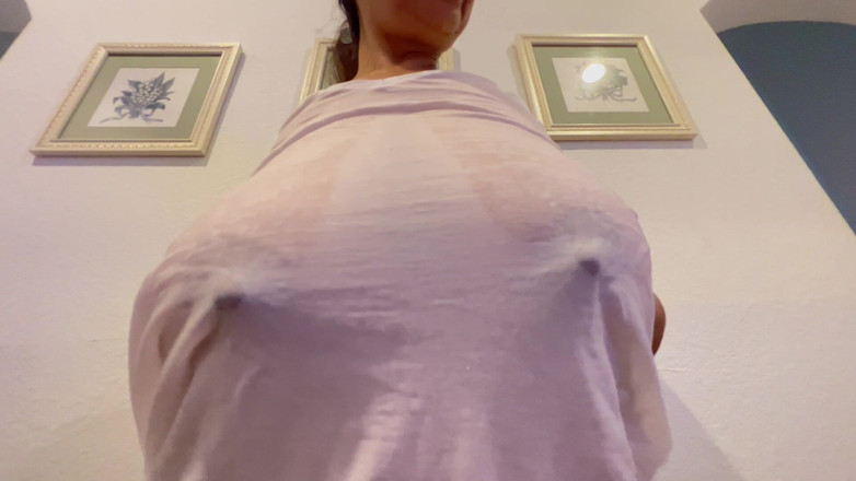 VeeVee Vixen: Huge Tits Wet Tshirt