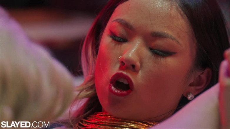 Slayed: Slayed Lulu se veste plaything antes de alguma cinta-na diversão
