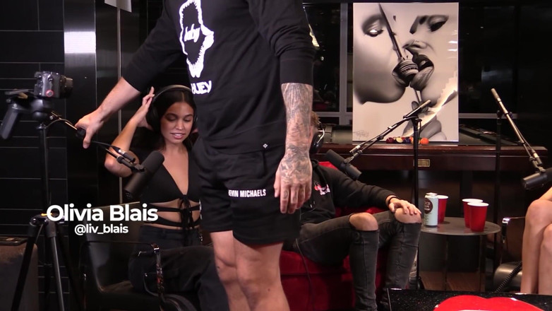 Pillow Talk: Pertemuan berganda dengan Carly Lawrence dan Joey Joy [Cakap Bantal ]