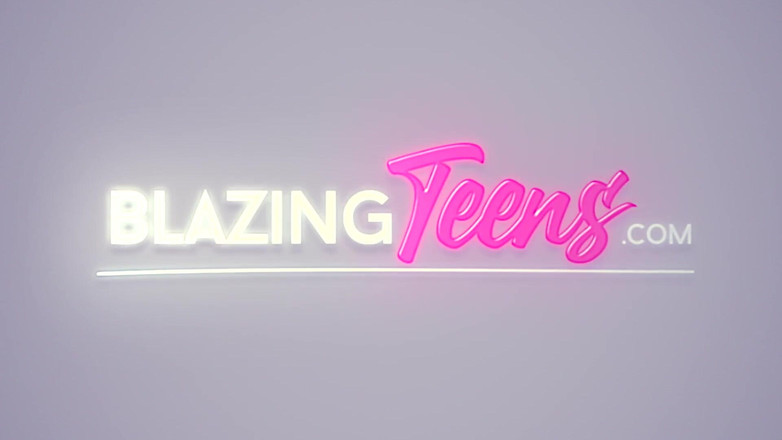 Blazing Teens: Ela adora anal!
