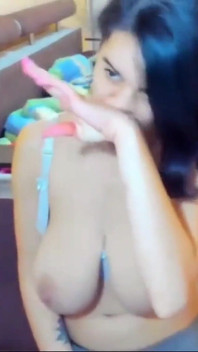 Myla_angel ráda ukazuje své těžké věšáky, když je sama doma!